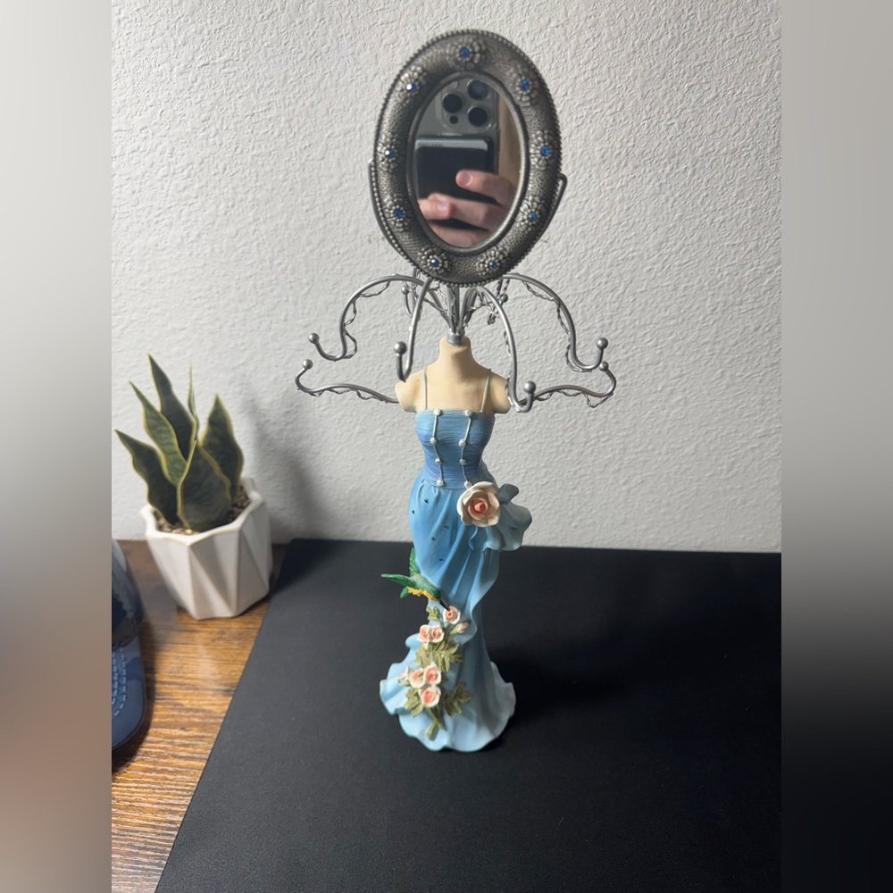 Elegant Blue Dress Jewelry Holder Necklace Stand